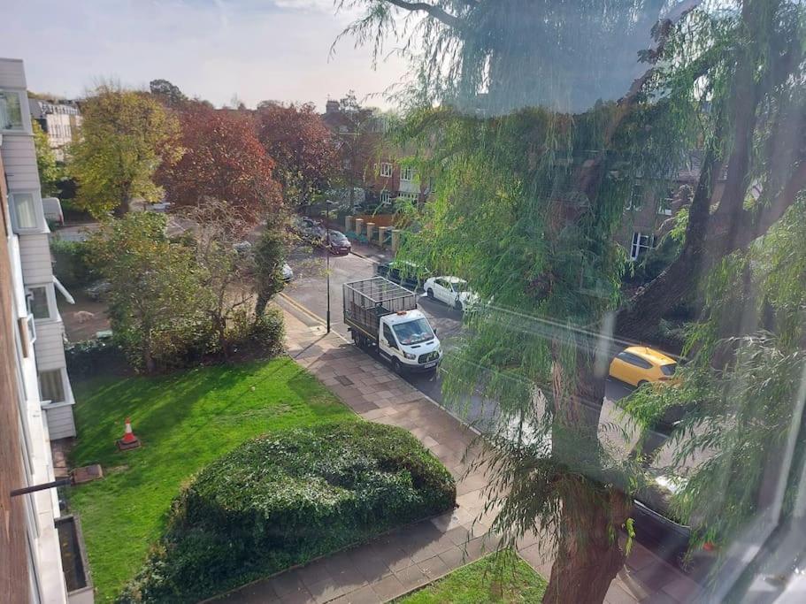 2 Bed Flat, Bounds Green, Piccadilly Line, London N11 Extérieur photo
